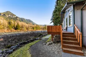 Miracle Mountain Lodge: 2 bedroom riverfront w/ hot tub, mountain view, WIFI, fireplace - Image 2
