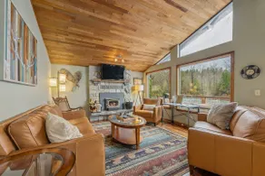 Miracle Mountain Lodge: 2 bedroom riverfront w/ hot tub, mountain view, WIFI, fireplace - Image 3