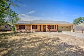 Home in Historic Waxahachie w/ Yard & Patio! - Image 2