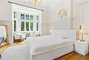 Sleek and Sophisticated in Prime Location - Image 3