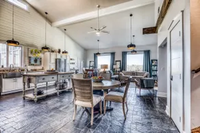 Lux Country Escape w/Pool|Min to Dowtown Brenham - Image 3