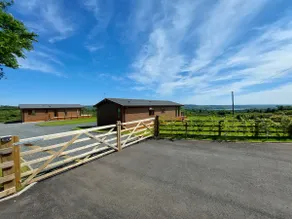 2 Bedroom Sleeps 4 Lodge-Smart Tv-Hot tub-Dogs Ok - Image 2