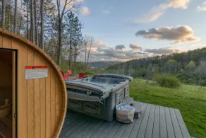New & Stunning Chalet! Reno'd, Hot-Tub, Barrel Sauna, Slope Views, Fire Pit - Image 2