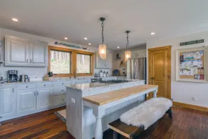 New & Stunning Chalet! Reno'd, Hot-Tub, Barrel Sauna, Slope Views, Fire Pit - Image 5