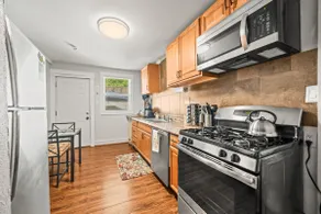 Pet friendly getaway with a 5 min walk to downtown - Image 3