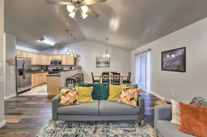 Cozy Anchorage Townhome < Half Mile to Jewel Lake! - Image 2