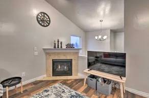 Cozy Anchorage Townhome < Half Mile to Jewel Lake! - Image 5
