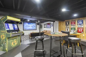 Former QB’s Pad | Hot Tub • Arcade • Fire Pit • Walk to Lambeau - Image 5