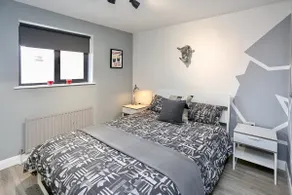 Neat City Apartment - Secure Parking - WiFi - Sleeps 4 - No Parties - Image 2