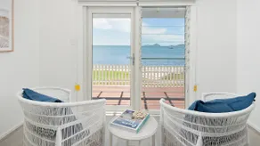 The Beach Shack on Wanda - Waterfront Coastal Chic - Image 5
