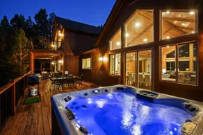 Luna Lodge by Destination Big Bear : Centrally Located between Snow Summit and Bear Mtn in Beautiful Heavenly Valley Estates! 6 Bedrooms with En-Suites! Spa! Gameroom! Theater Room! - Image 5