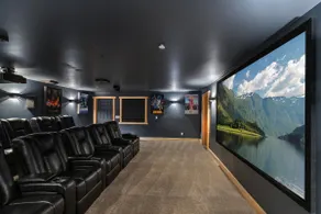 Luna Lodge by Destination Big Bear : Centrally Located between Snow Summit and Bear Mtn in Beautiful Heavenly Valley Estates! 6 Bedrooms with En-Suites! Spa! Gameroom! Theater Room! - Image 4