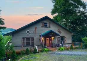 Log Cabin w/ Views, Games, Pool + Biltmore Pass - Image 2