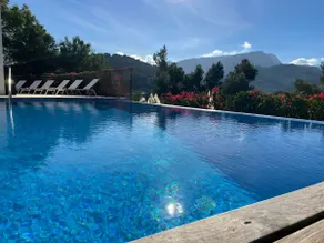 Idyllic 6 bed villa stunning sea view salt pool - Image 2
