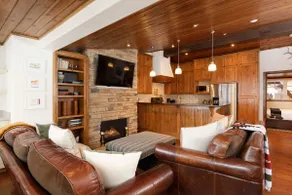Luxury Downtown Mountainside 3BR 3 Bath Apartment - Image 4