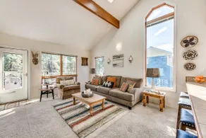 Bright Townhome - 1 Mile to Downtown Cloudcroft - Image 4