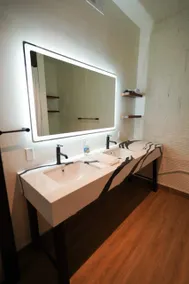Industrial Loft 3 min to Hillman Cancer Center Sleeps 6 - Image 4