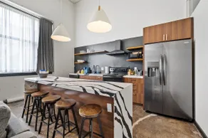 Industrial Loft 3 min to Hillman Cancer Center Sleeps 6 - Image 5