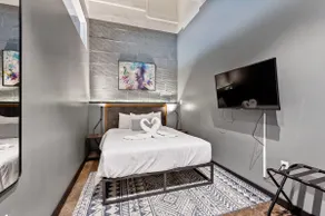 Industrial Loft 3 min to Hillman Cancer Center Sleeps 6 - Image 3