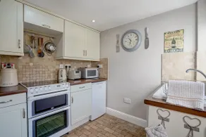April Cottage, Charming Coastal Cottage Near the Beach in Winterton-on-Sea - Image 5