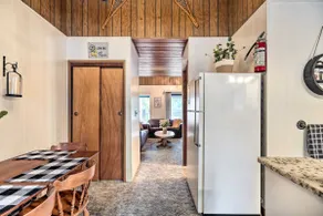 Pinecrest Retreat with Fireplace! - Image 4