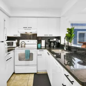 320A – Prime Ground Flr Near Evert & Schools - Image 2