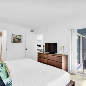320A – Prime Ground Flr Near Evert & Schools - Image 3