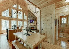 Perfect Family Cabin: Hot tub, Game Room & Firepit - Image 3