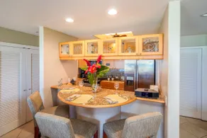 Side by side penthouse suites with Central Air and - Image 5