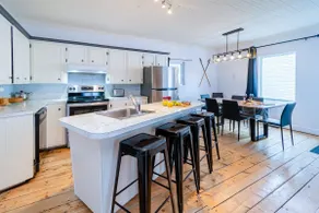 5CH | Spa + Fireplace + Smart TV | 6mins Massive - Image 2