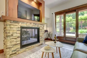 Freshly Renovated Ski-In/Ski-Out Luxury Condo - Image 5