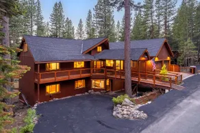 2 Blocks to Lake Tahoe! Group Gem w/ Hot Tub - Image 2