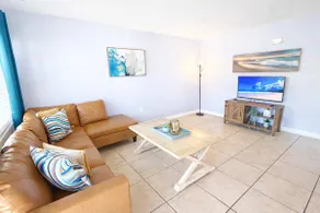 Close to the beach~Pool, gym, BBQ, *no pet fee* - Image 5