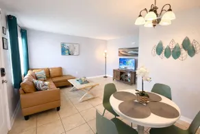 Close to the beach~Pool, gym, BBQ, *no pet fee* - Image 4