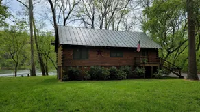 Shenandoah Shores Waterfront Log Cabin - Image 3