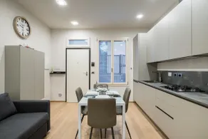 Apartment-Apartment-Private Bathroom with - Image 3
