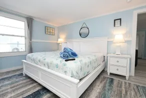 The Mermaid: Heated Pool, 4 Houses to Beach - Image 2