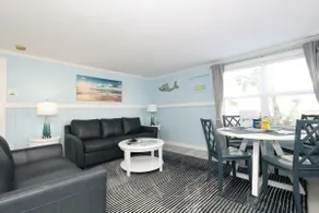 The Mermaid: Heated Pool, 4 Houses to Beach - Image 5