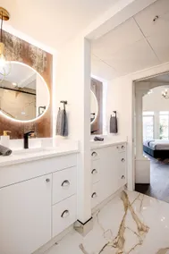 Luxury Penthouse Cathedral Loft with Lake View - Image 3