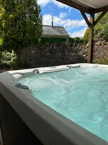 Cosy Cottage with log burner and private hot tub - Image 5