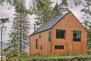 Luxury cabin with stunning views of the Loch - Image 2