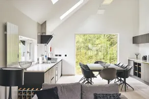 Luxury cabin with stunning views of the Loch - Image 5