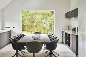 Luxury cabin with stunning views of the Loch - Image 3