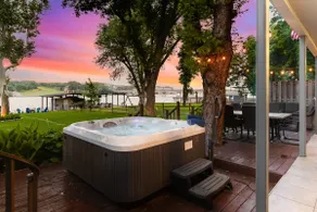 Waterfront LBJ Escape | Dock, Hot Tub & Sleeps 13 - Image 3