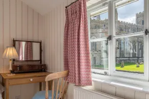 Gothic House Cottage - Image 4