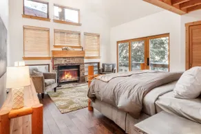 RAVEN WOOD, 400 FT TO SKI RUNS, HOT TUB, SAUNA, PRIVATE - Image 3