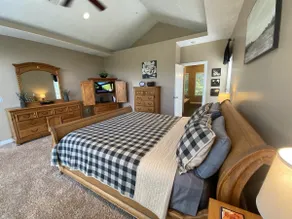 HotTub CornHole PoolTable FirePit +Lake Shows Golf - Image 5