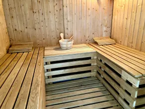 17P 7B Large farmhouse with indoor Pool Sauna - Image 4