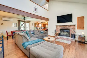 Fire Pit & Gas Grill: Charming Poconos Abode! - Image 3
