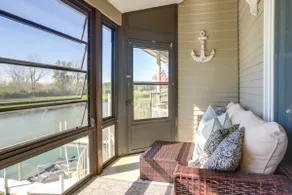 Charming Condo on Lake Erie w/ Community Pool - Image 3